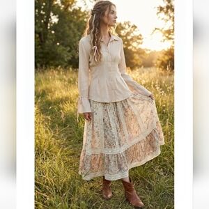 Kittenish Women Size Medium Cream Fitted ButtonUp Top With Bell Sleeve Feminine